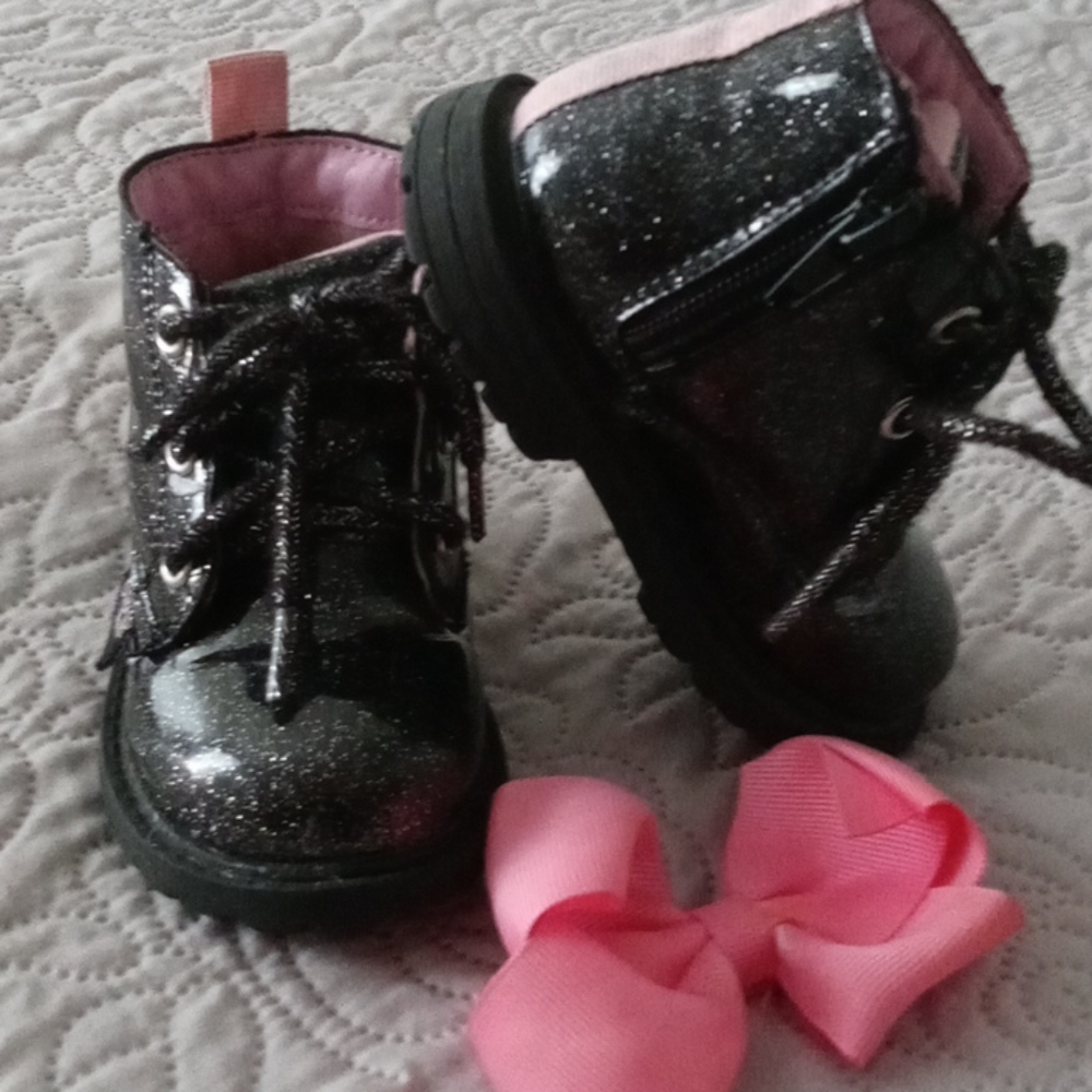 Boots for little girl size 5 (12cm)